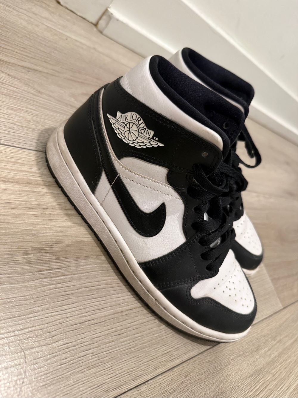 AIR JORDAN 1 MID